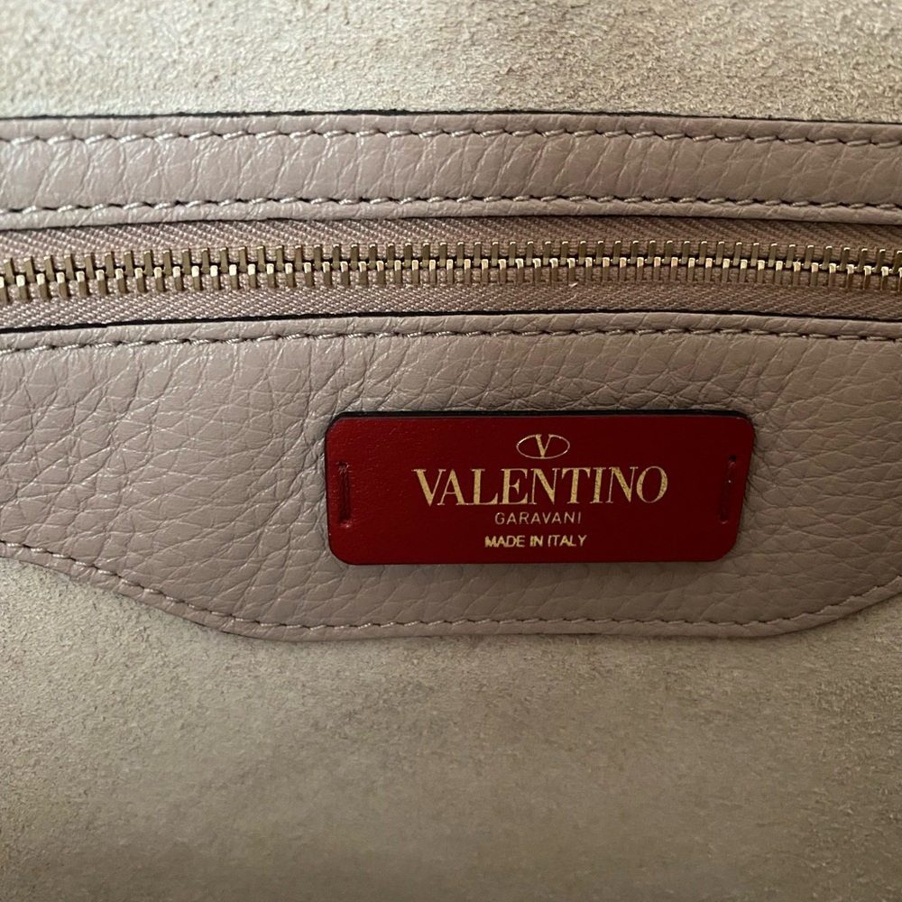 Valentino Garavani Rockstud Shopper. *Brand New* - Picture 5 of 16